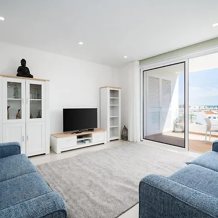 Gorgeous Marina View Apartment, Close To The Beach Διαμέρισμα *