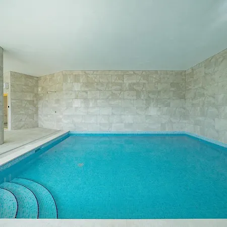 Gorgeous Marina View Apartment, Close To The Beach Διαμέρισμα *