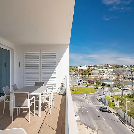 Gorgeous Marina View Apartment, Close To The Beach Διαμέρισμα