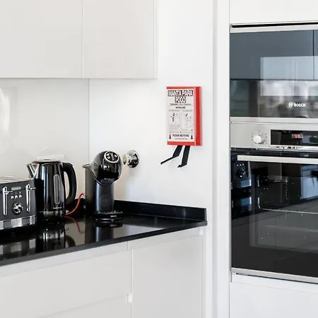 Gorgeous Marina View Apartment, Close To The Beach