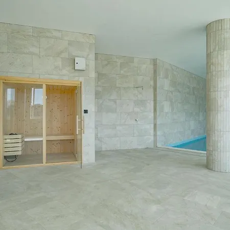Διαμέρισμα Gorgeous Marina View Apartment, Close To The Beach *