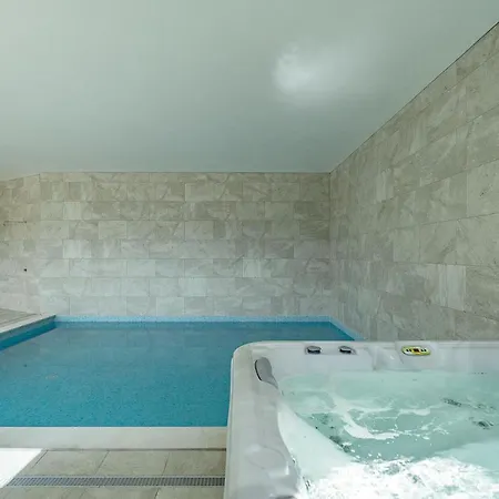 Gorgeous Marina View Apartment, Close To The Beach Διαμέρισμα