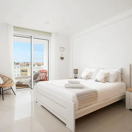 Διαμέρισμα Gorgeous Marina View Apartment, Close To The Beach