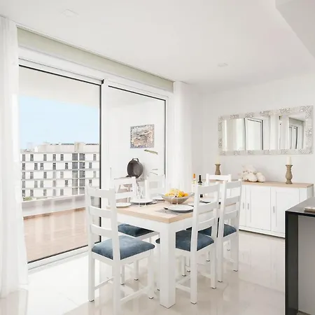 Gorgeous Marina View Apartment, Close To The Beach Διαμέρισμα *
