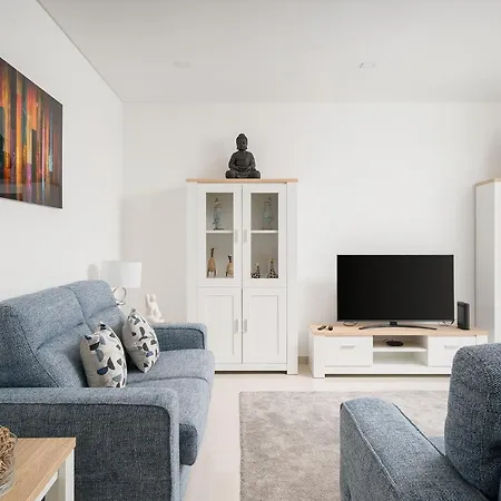 Διαμέρισμα Gorgeous Marina View Apartment, Close To The Beach *